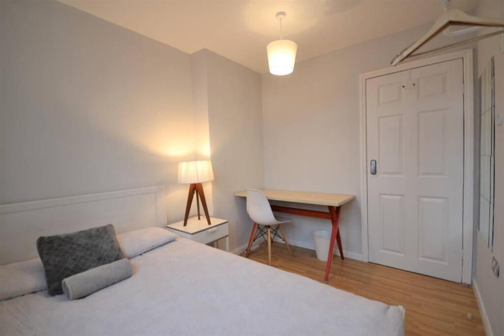 לונדון Stylish Budget 4 Bedroom Flat In Brick Lane מראה חיצוני תמונה